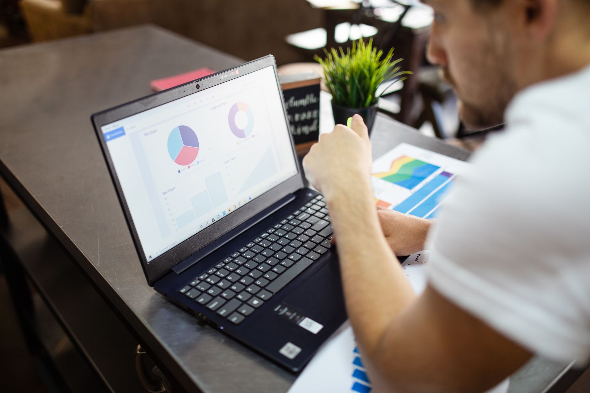 Comment relever les défis de la personnalisation à grande échelle dans le secteur de l&rsquo;e-commerce ?