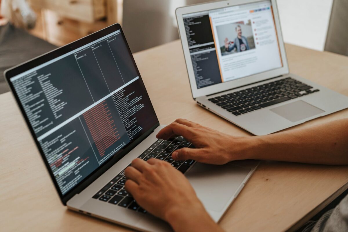 Le meilleur modèle d’IA pour coder sur le web dépend du projet